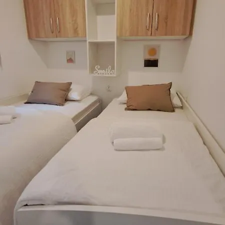 Premium Mobile Maslina - 2 Bedrooms, Large Terrace - Oaza Mira Campeggio *